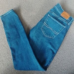 Lucky Brand size 4/27 Charlie Skinny Jeans